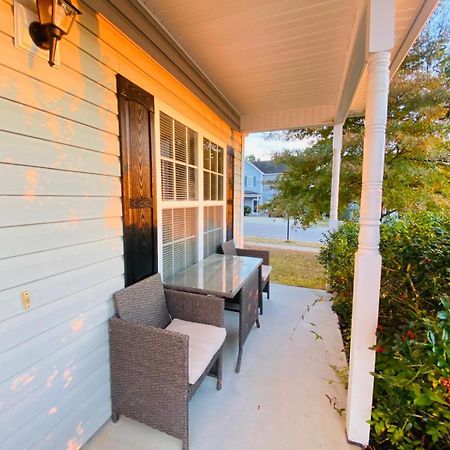 Spacious Room With Shared Bathroom Raleigh Exterior foto
