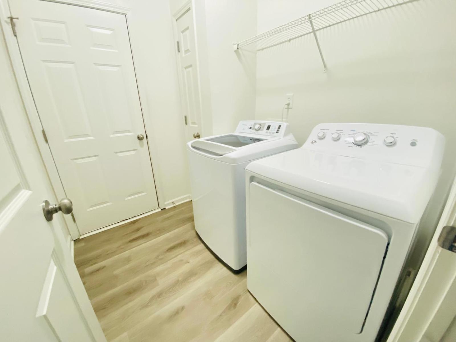 Spacious Room With Shared Bathroom Raleigh Exterior foto