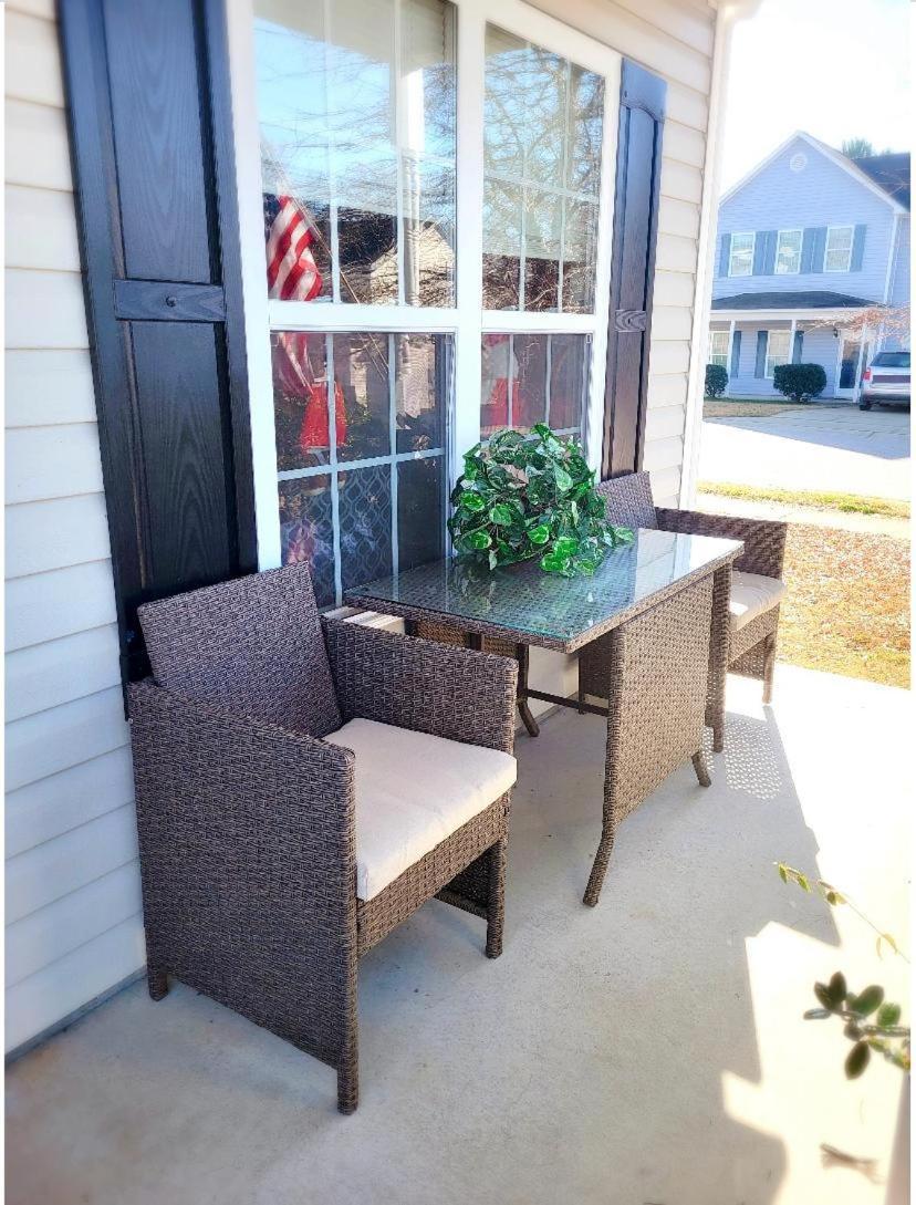 Spacious Room With Shared Bathroom Raleigh Exterior foto