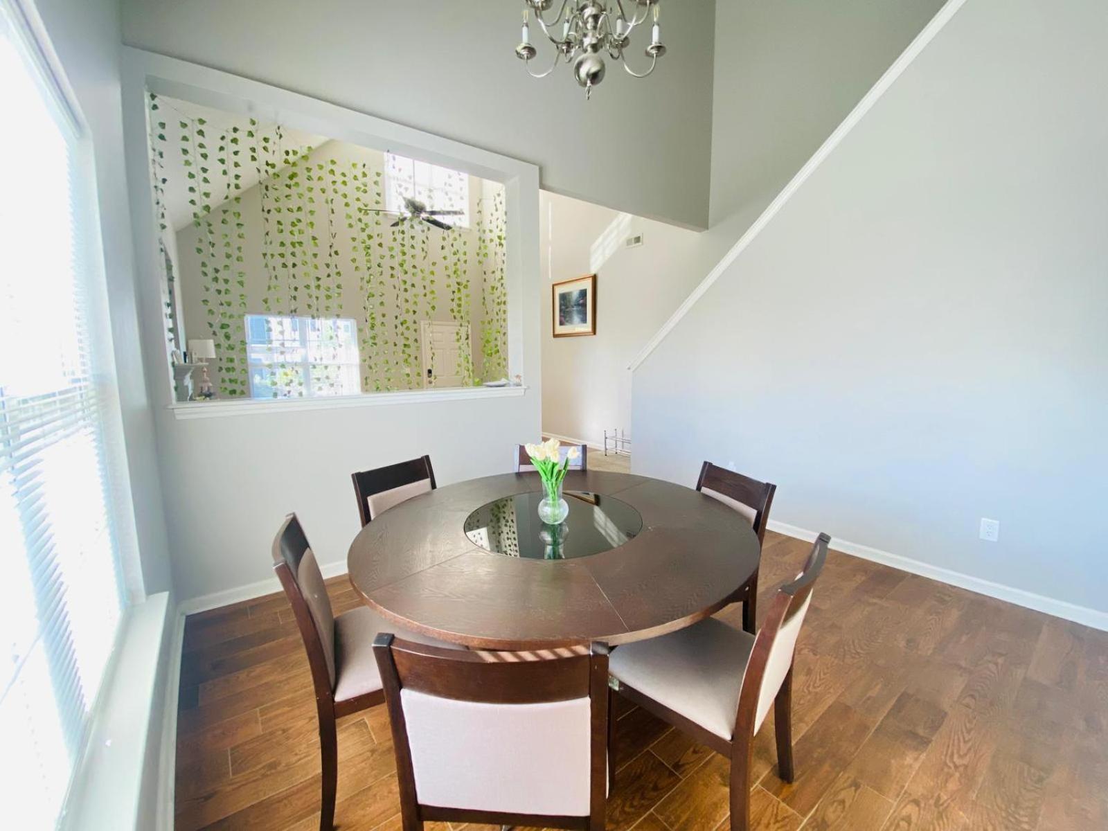 Spacious Room With Shared Bathroom Raleigh Exterior foto
